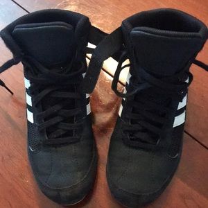 Like new boys wrestling shoes